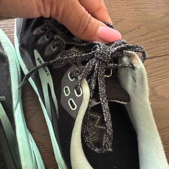 Brooks Cascadia 16 Women’s Size 8 (B regular) Running Shoes Hiking Black Mint - Picture 9 of 10